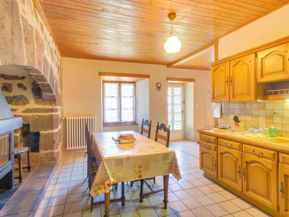 Beautiful Villa In The Parc Des Volcans D Auvergne Vic-sur-Cère Exterior foto