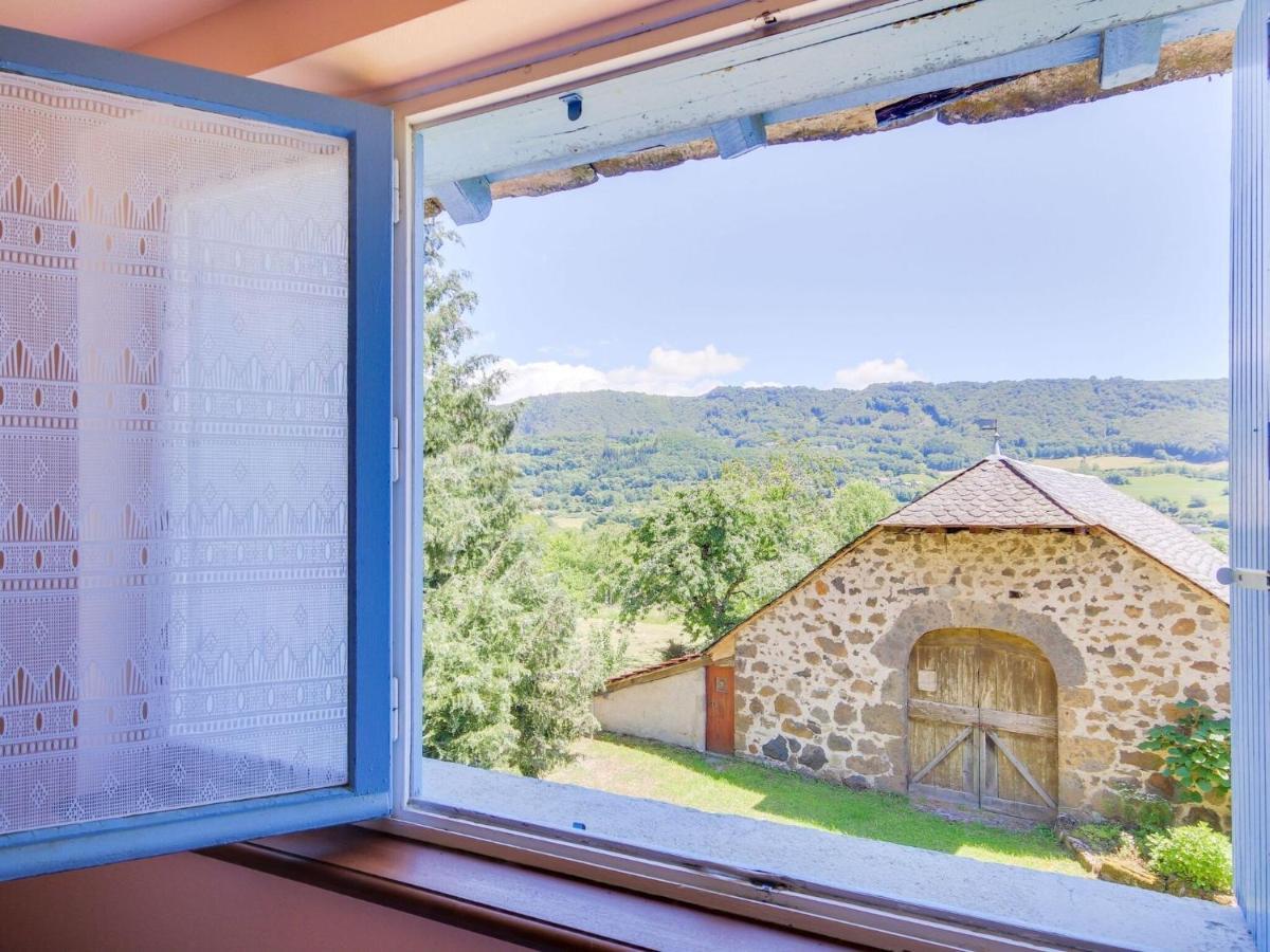 Beautiful Villa In The Parc Des Volcans D Auvergne Vic-sur-Cère Exterior foto